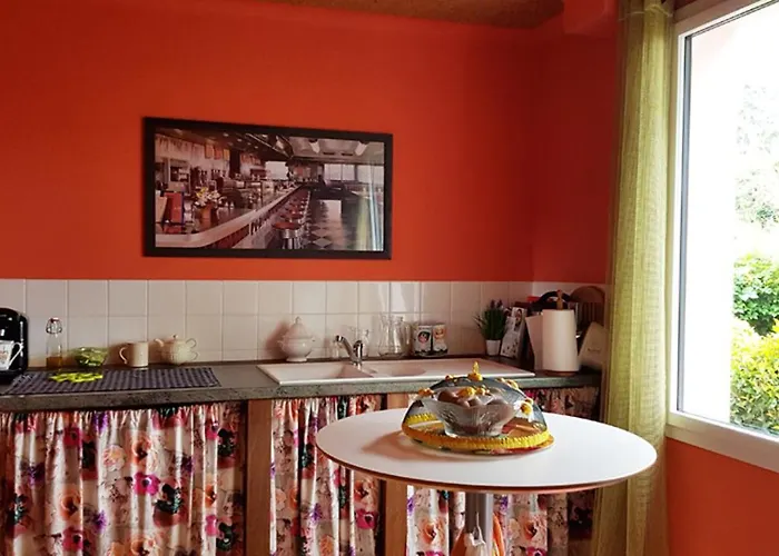 Dom wakacyjny Chambre Pour Une Personne, Avec Acces A La Cuisine, Et Au Jardin Calme *